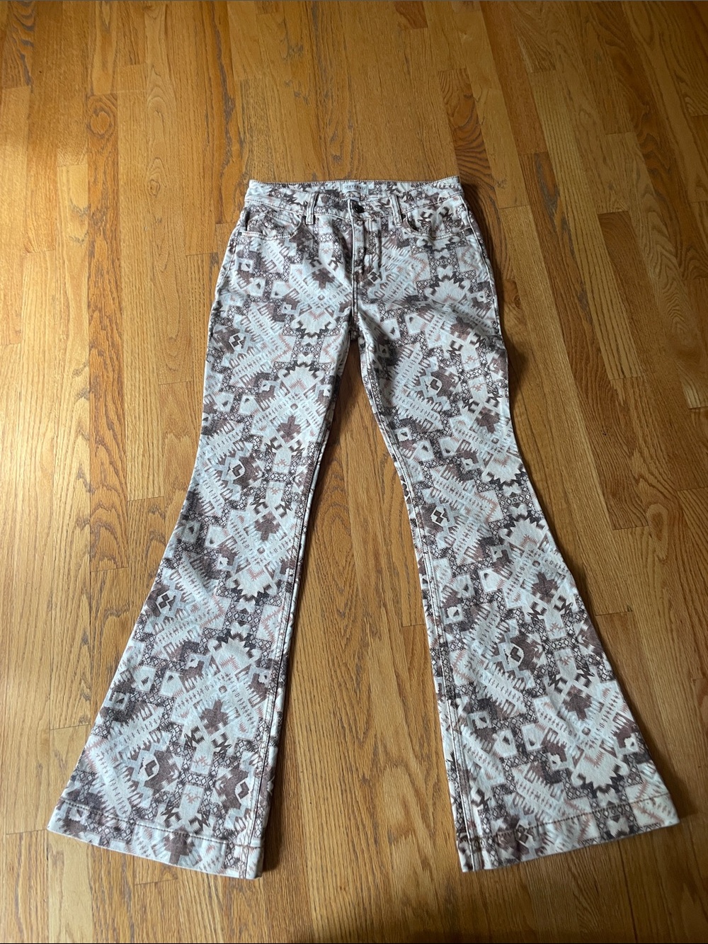 SHAYNNE SZ 29X34L Flared Pants in Taupe and Ivory